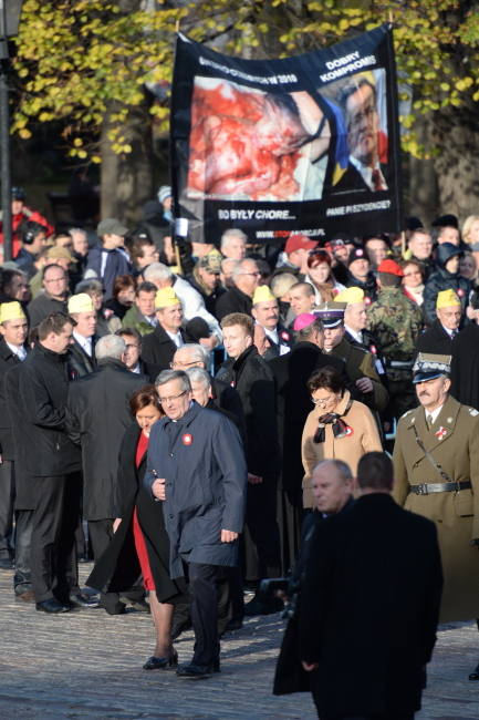 Święto Niepodległości 2013: Z pl. Piłsudskiego wyruszył marsz "Razem dla Niepodległej" [ZDJĘCIA]