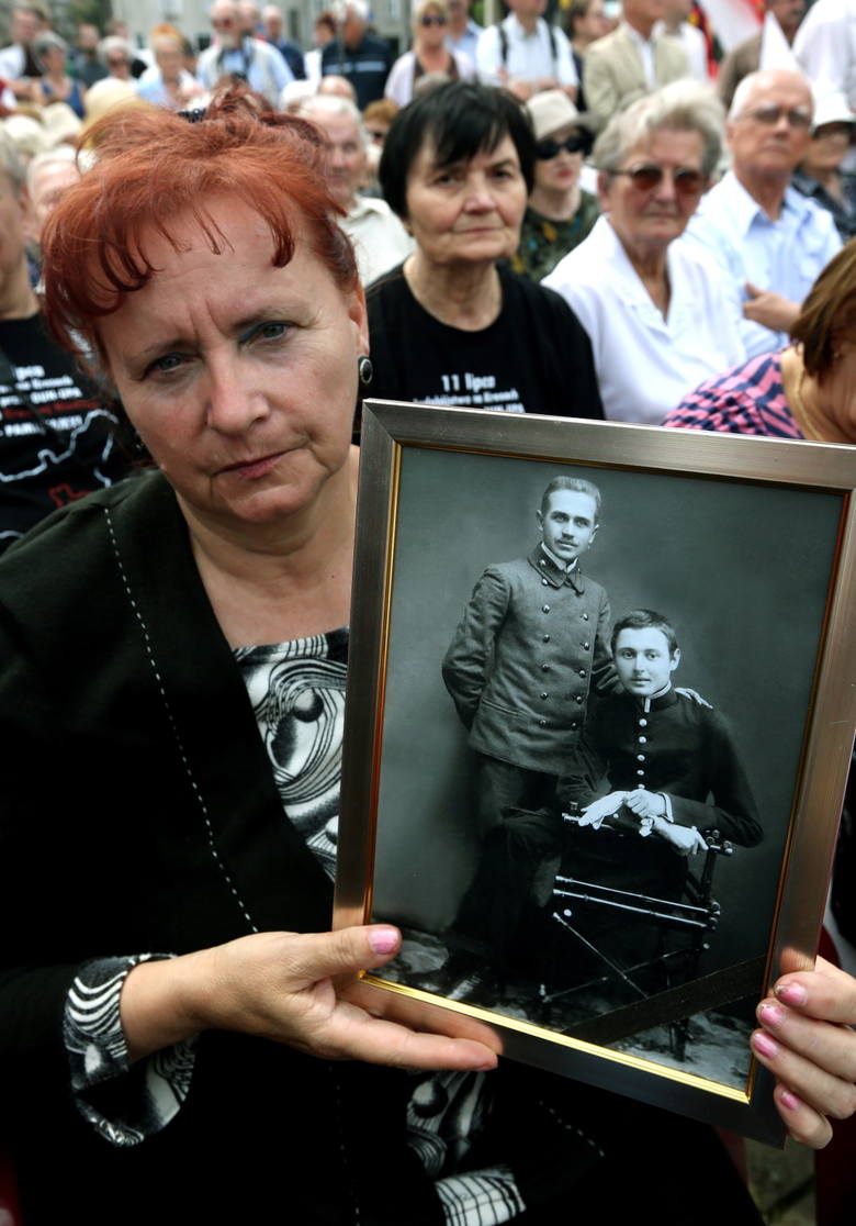 70. rocznica zbrodni wołyńskiej: Marsz Pamięci i uroczystości na pl. Trzech Krzyży [ZDJĘCIA]