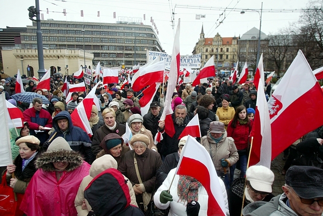 Demonstranci z PiS zablokowali centrum Wrocławia (ZDJĘCIA)